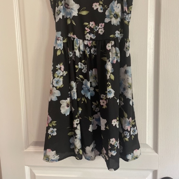 Floral Xhilaration Dress - Picture 3 of 5